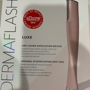 Dermaflash Facial Exfoliation Device - Rose Gold